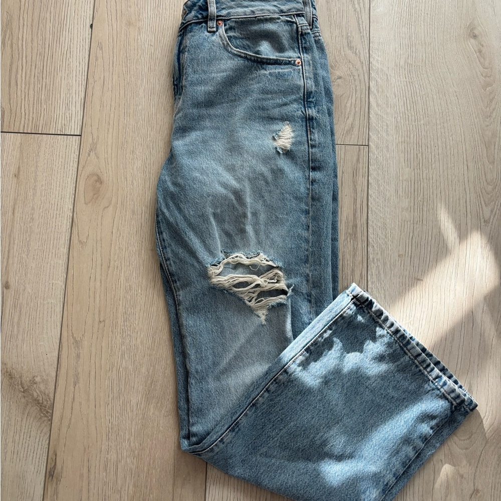 Garage Distressed Blue Jeans